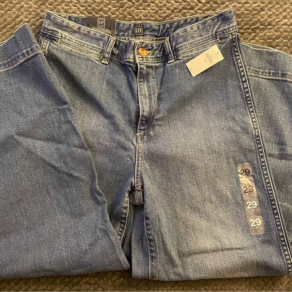 NWT cropped Gap wide leg jeans.  Size 29/8 with 26” inseam